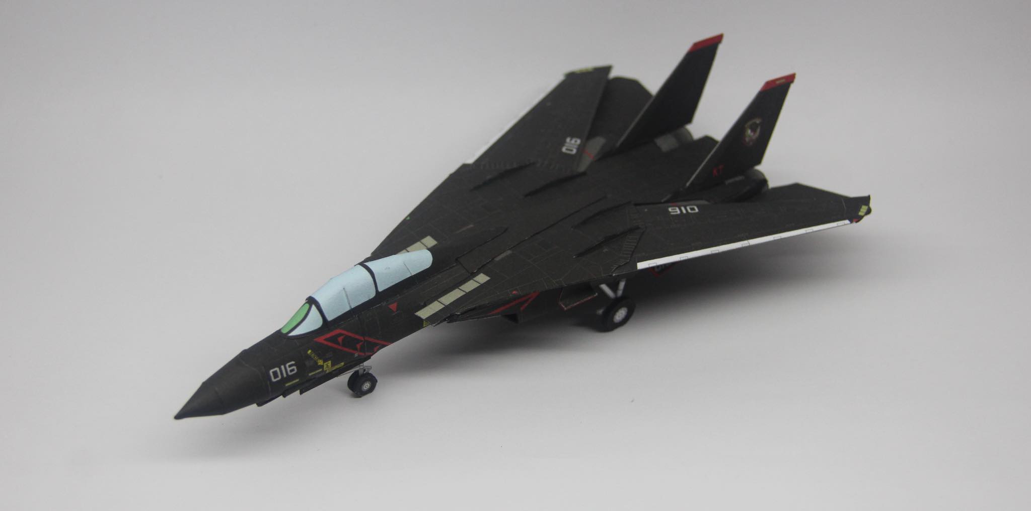 JC Wings 1/72 F-14A Razgriz and F-14D Pumpkin from Ace Combat series.