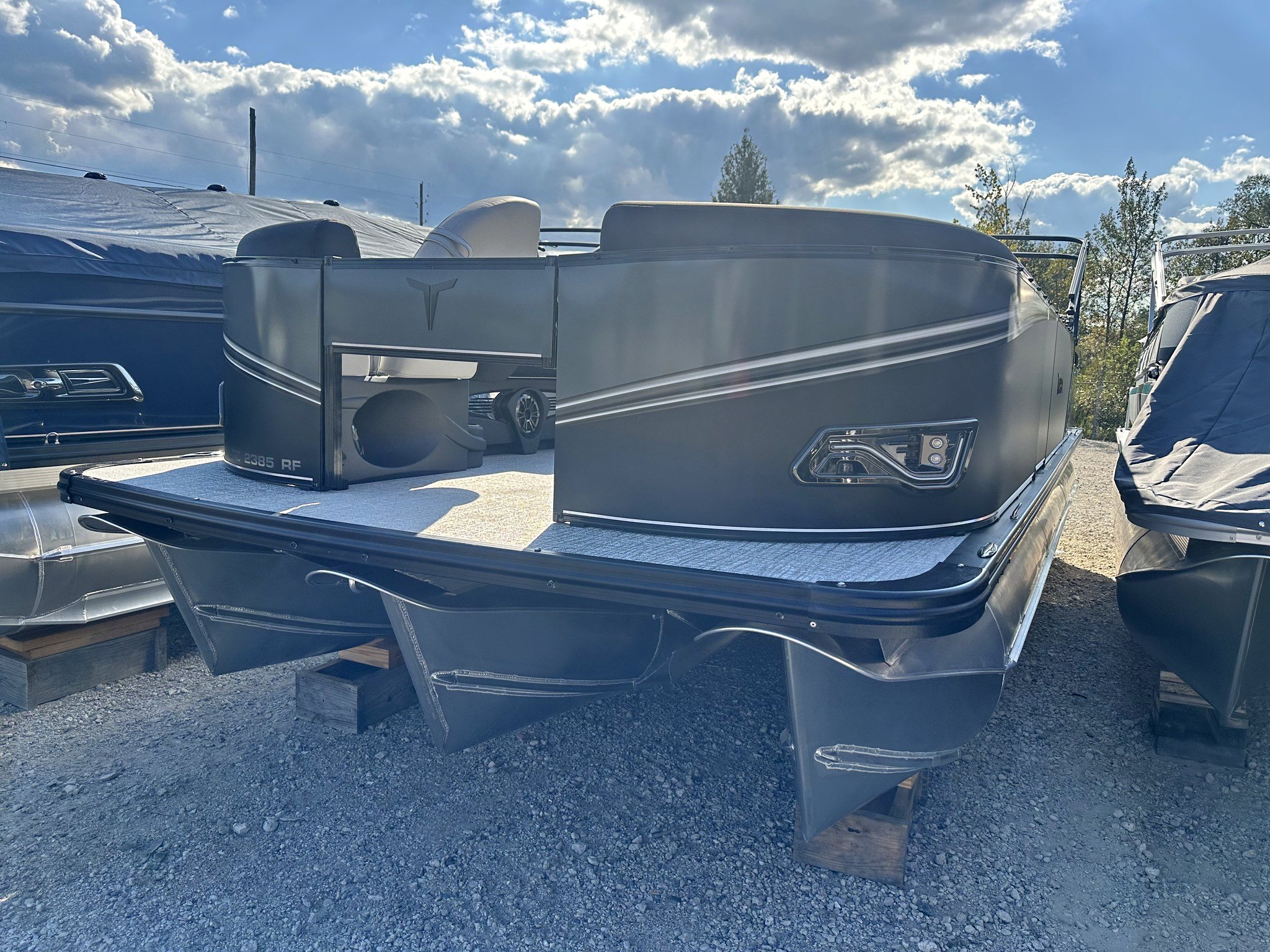 2026 Tahoe LTZ Platinum Edition 23' Rear Fish Tritoon w/200hp Suzuki ...