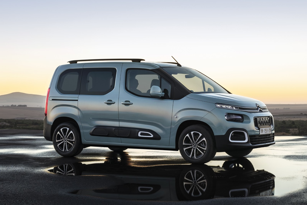GIMS2018 #Citroën #Berlingo K9 8 body colors: Sand, Aqua Green
