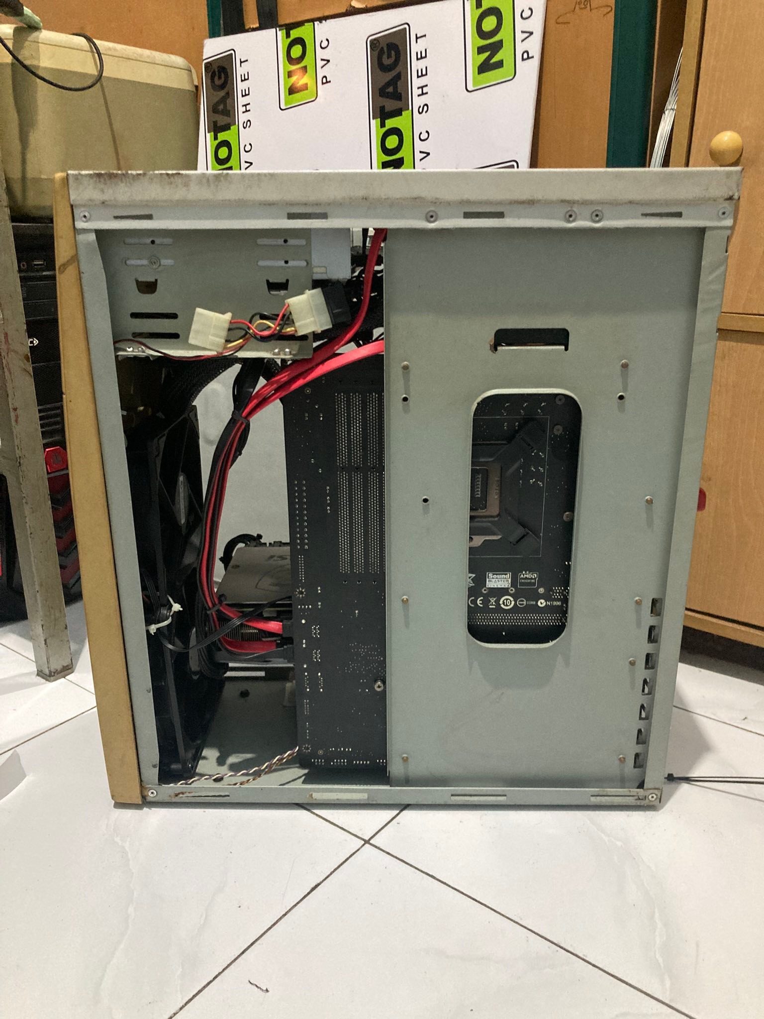 2000's themed gaming PC setup with Xeon E3 1230v3 and RTX 2070super