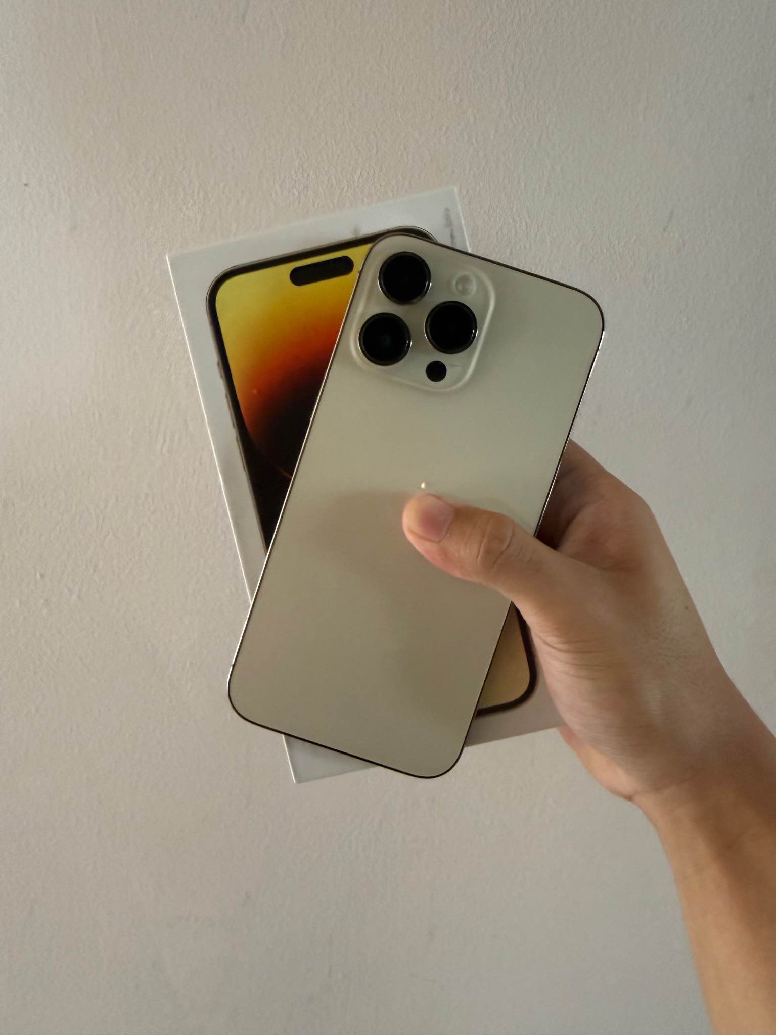 Iphone 14 pro max 512gb for sale : 650$ -512gb -Gold color 