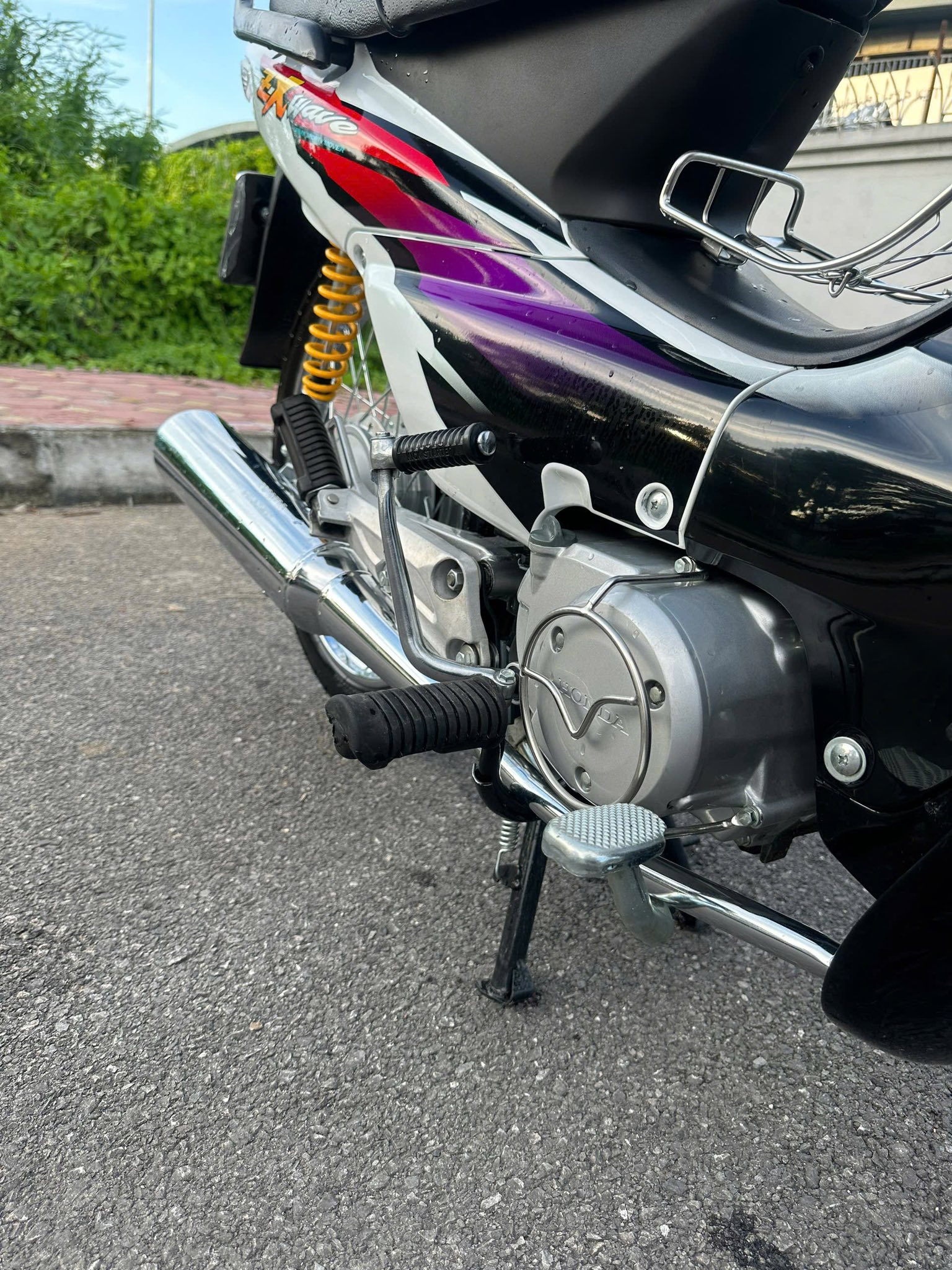 Cần bán chiếc wave zx trắng dọn mới keng như hình Xe giấy tờ đầy