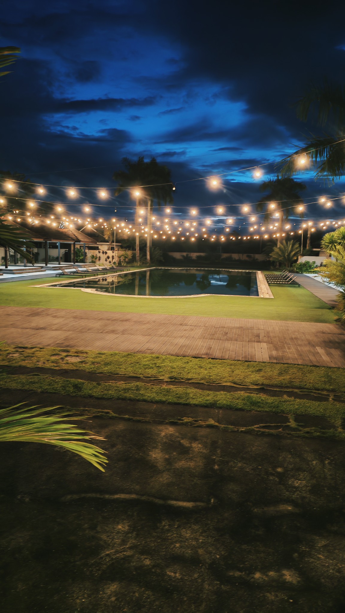 Villa Del Rey Hotel and Resort | Pili