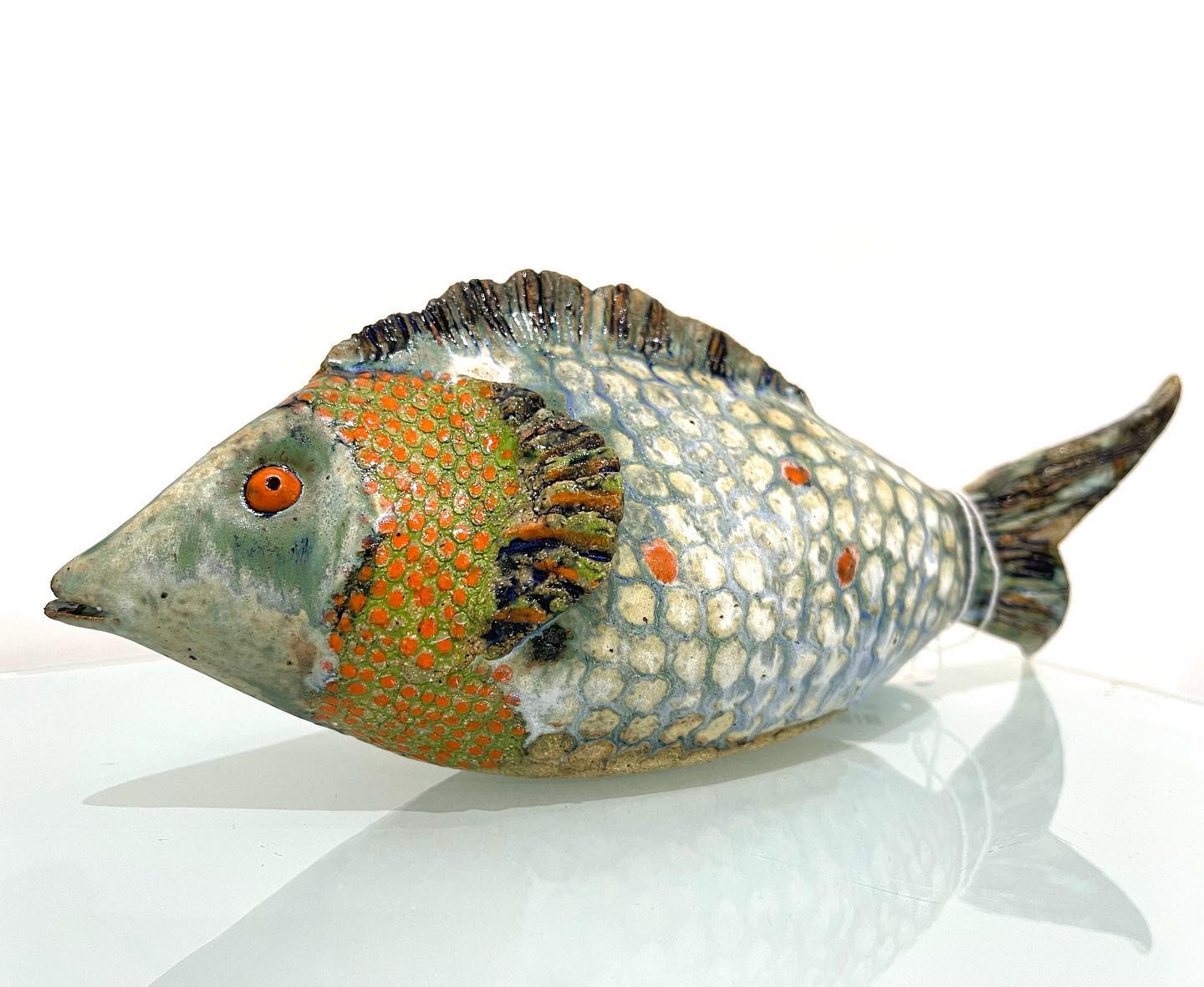 Alan Fox Iridescent glass fish.. $110. Signed to base. 98.. 11 cm
