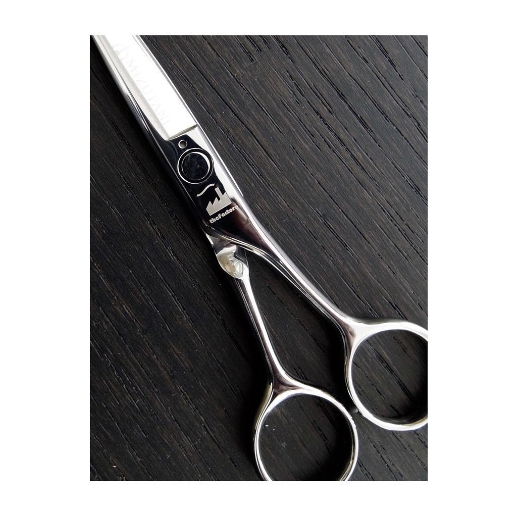 my scissor. 5.5 inch Mizutani Pen Slim theFactory edition
