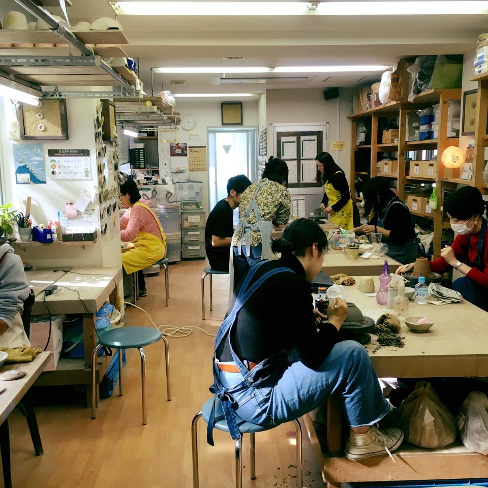 陶芸教室 ゆう工房 カフェゆうの手作り My Life 朝の青山教室 静かな時間が流れています Facebook