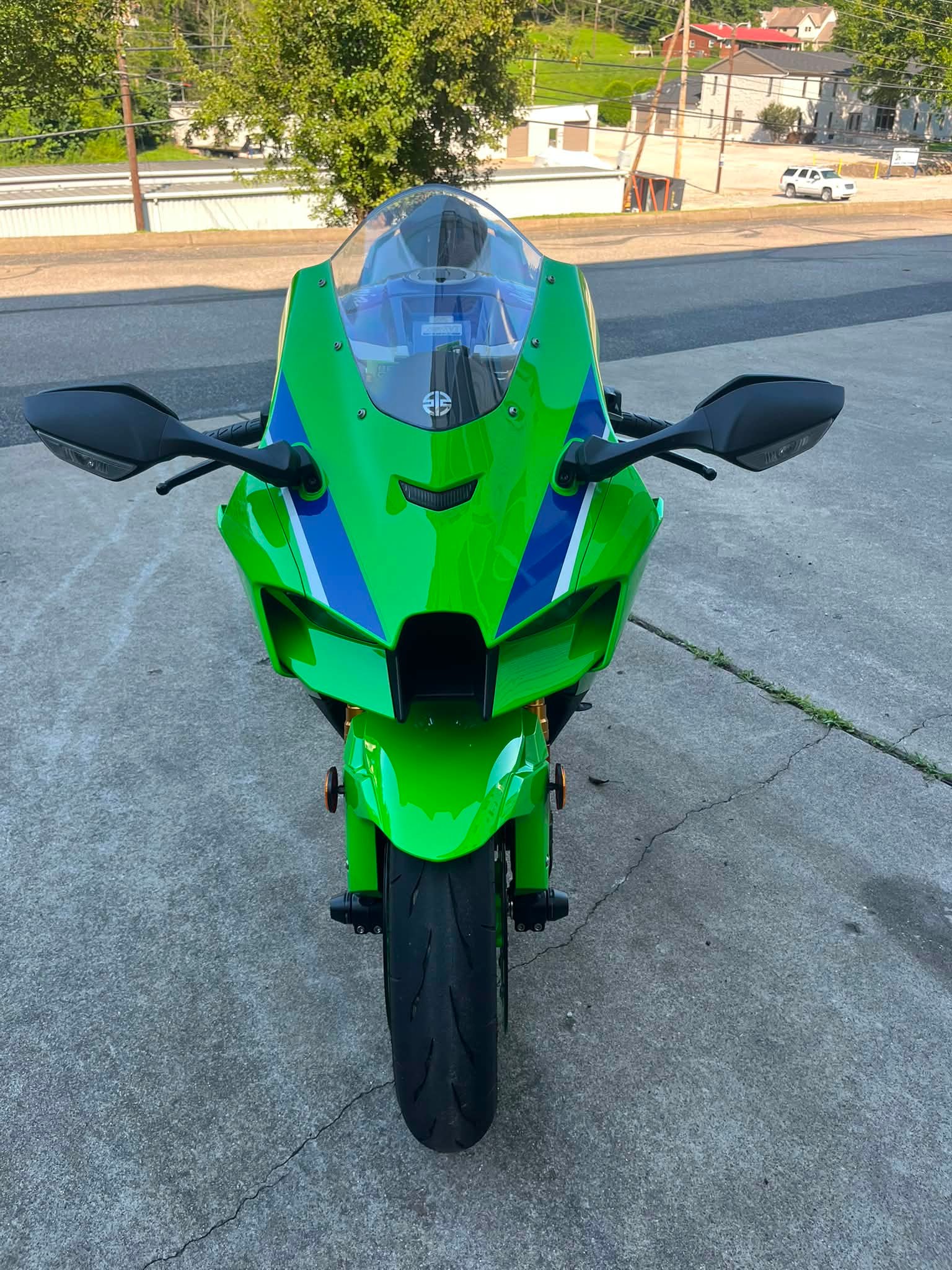 田中 Selling my 2023 Kawasaki Z900RS with only 2,912 miles. The bike