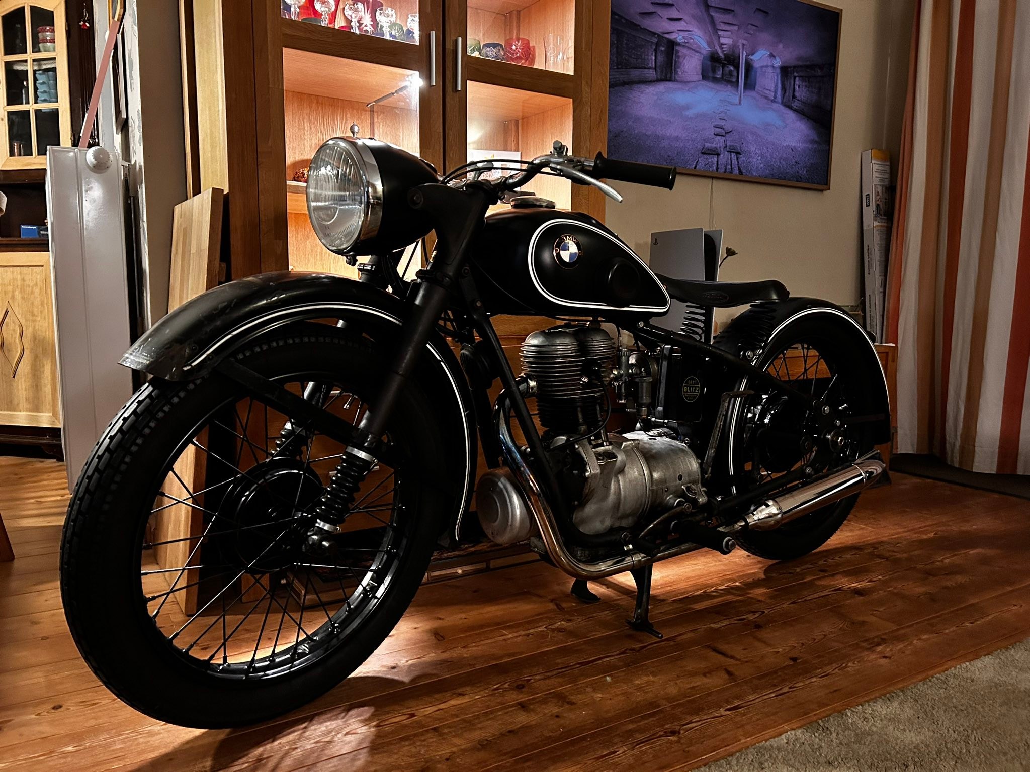 BMW R-series 1923-1989 | Sie ist gelandet, eine R24 aus 1949, partiell ...