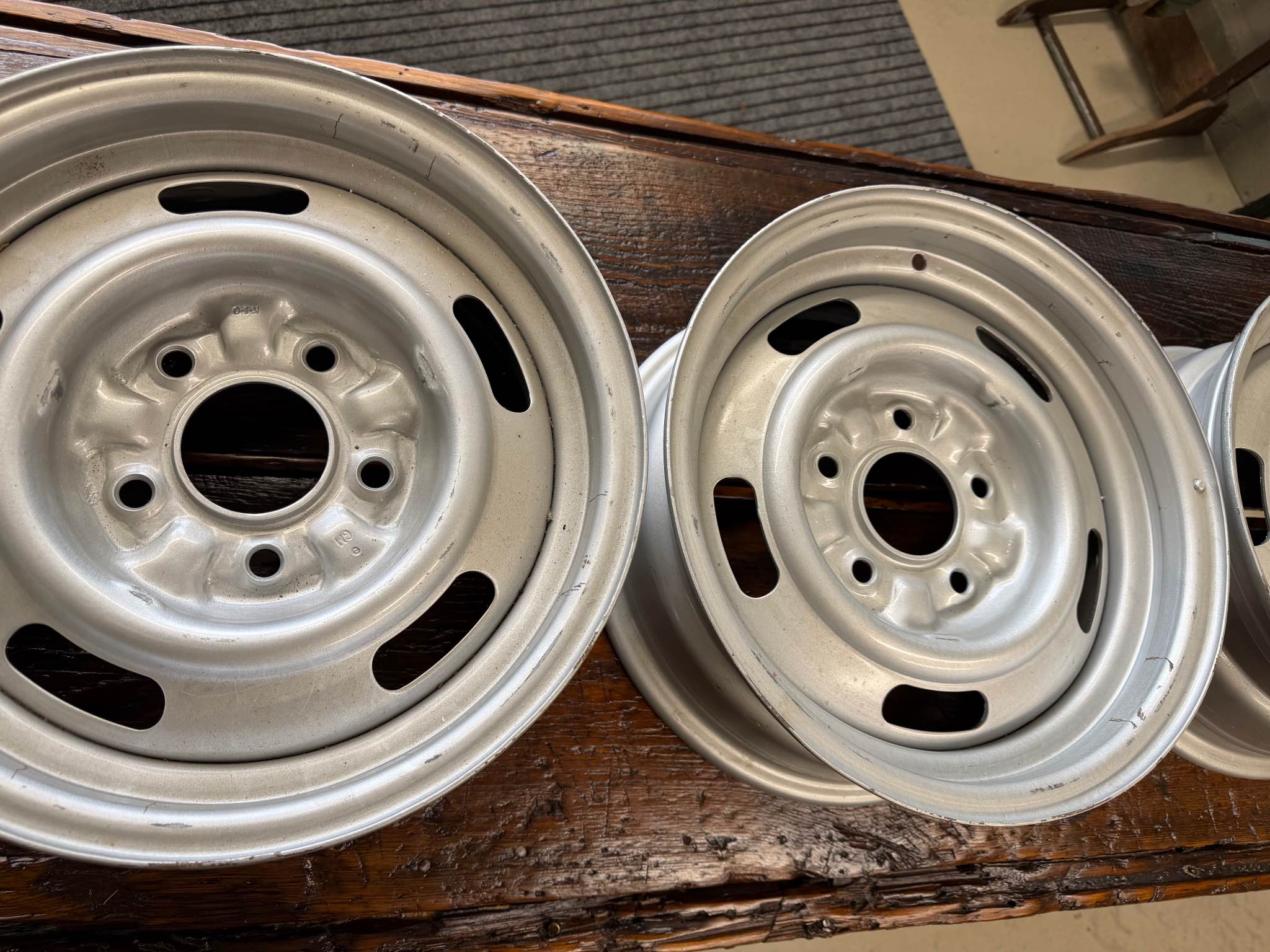 Set of classic 14-inch slotted rally wheels in silver finish - Car ...