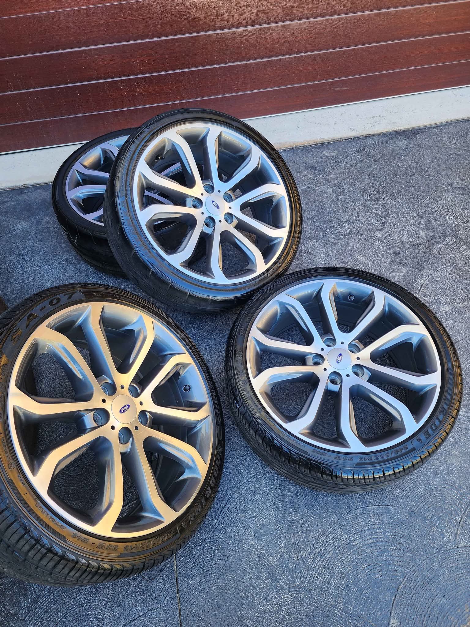 Ford Falcon FG MK2 19 Inch Lux Pack Grey Insert Wheels - Car Wheels ...