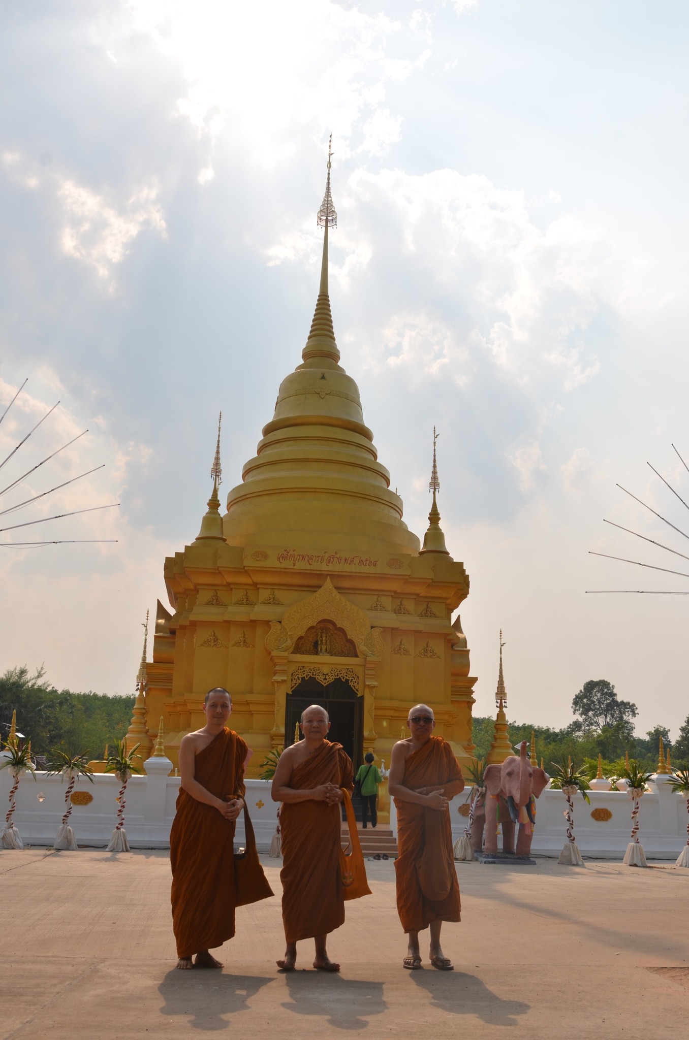 Prayong Kanlaya - #อัลบั้มภาพ ชุดที่ 13 จากกล้องนิคคอน... | Facebook