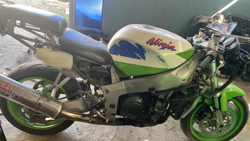 The 1994 Kawasaki Ninja ZX-7 is a mid-90s bruiser—stiff, planted