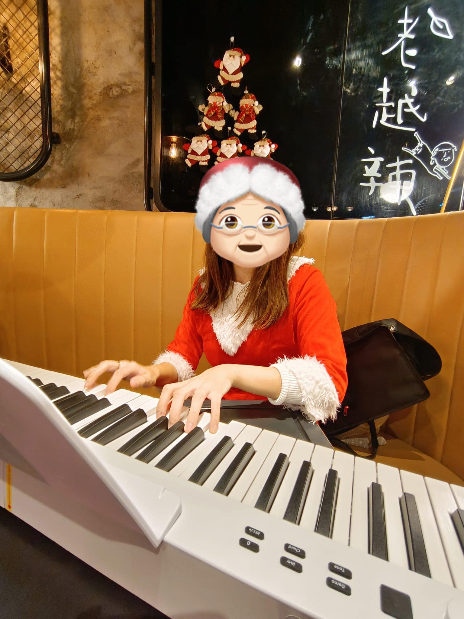 [安排聖誕🤶🏻義工到社企與大家玩遊戲-估歌仔]... - MoNmusic Piano Studio 三角琴室