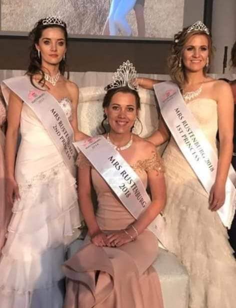 Hedgehog's Nest - Selichia Richter...Mrs RUSTENBURG 2018...