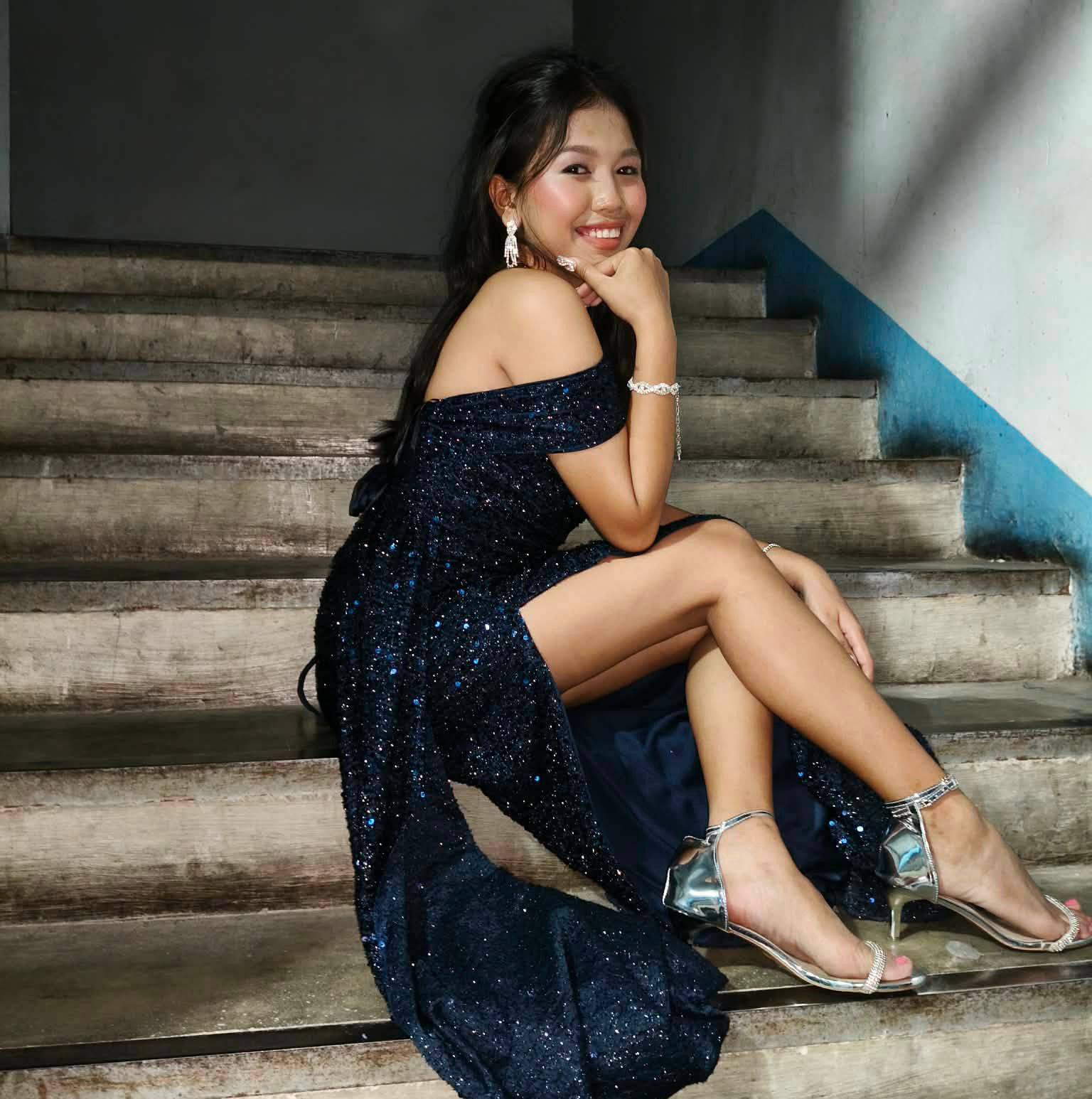 Random photo from her gallery😅😅 - Ren-Al Esteban Alinas | Facebook