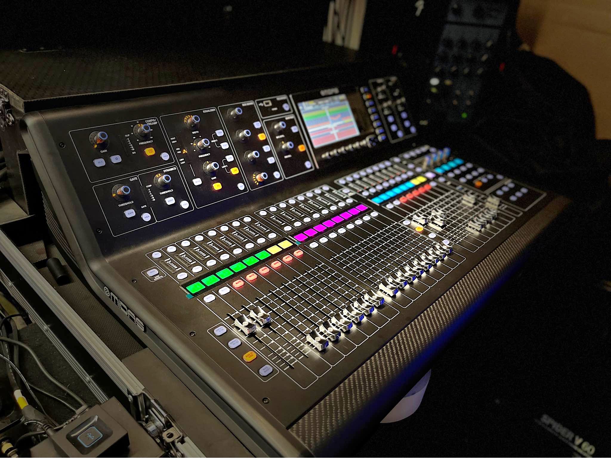 Midas M32 Live w/ Roadcase - Multi Effects Pedals - Fullerton ...