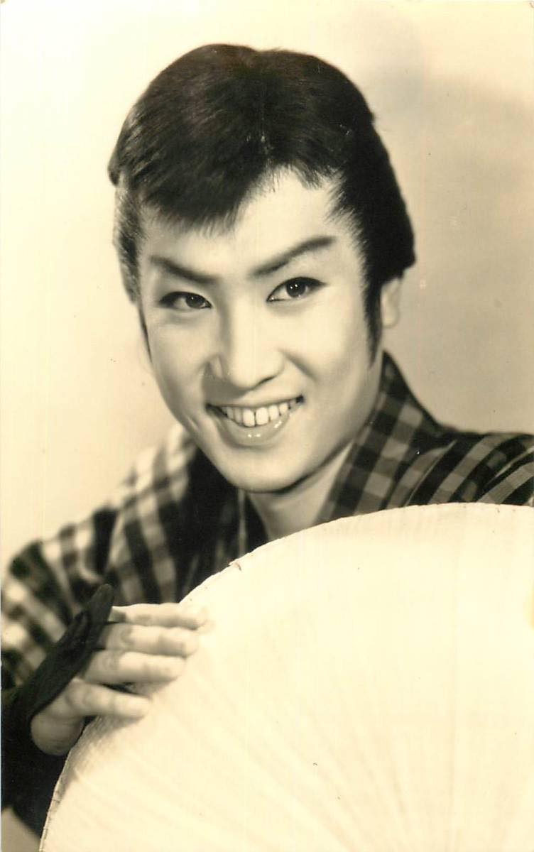 萬屋 錦之介 妻