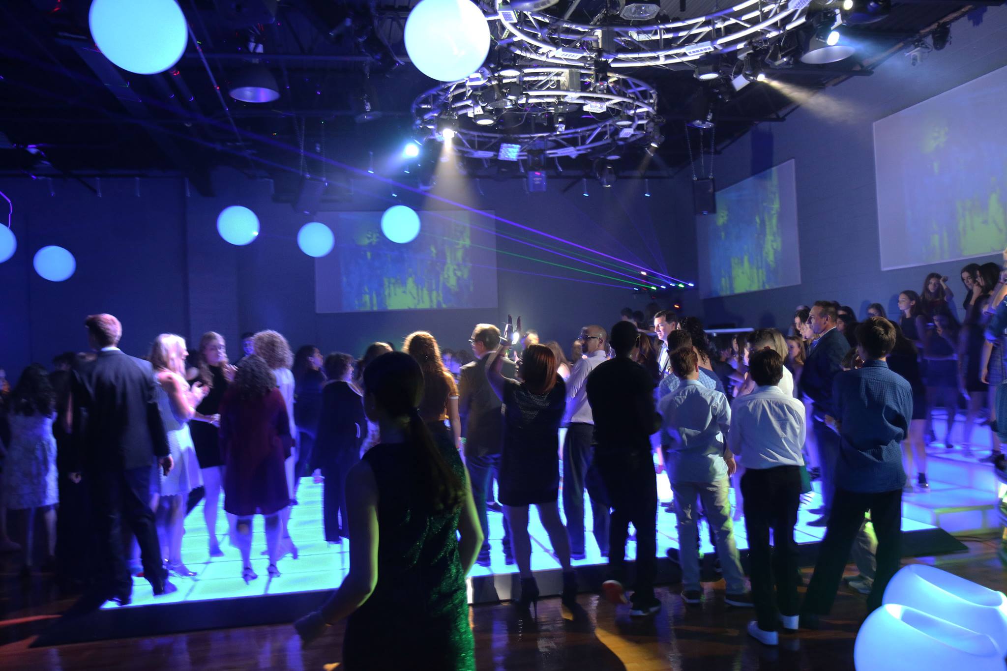 Back big time with Chelsea Berson, friends and family... LED Stage, LED ...