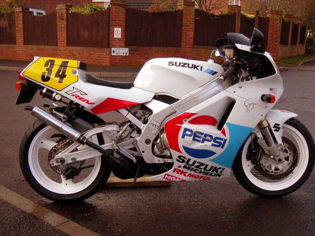1992 Suzuki RGV250 VJ22 in Pepsi Racing colours. Love a Schwanz