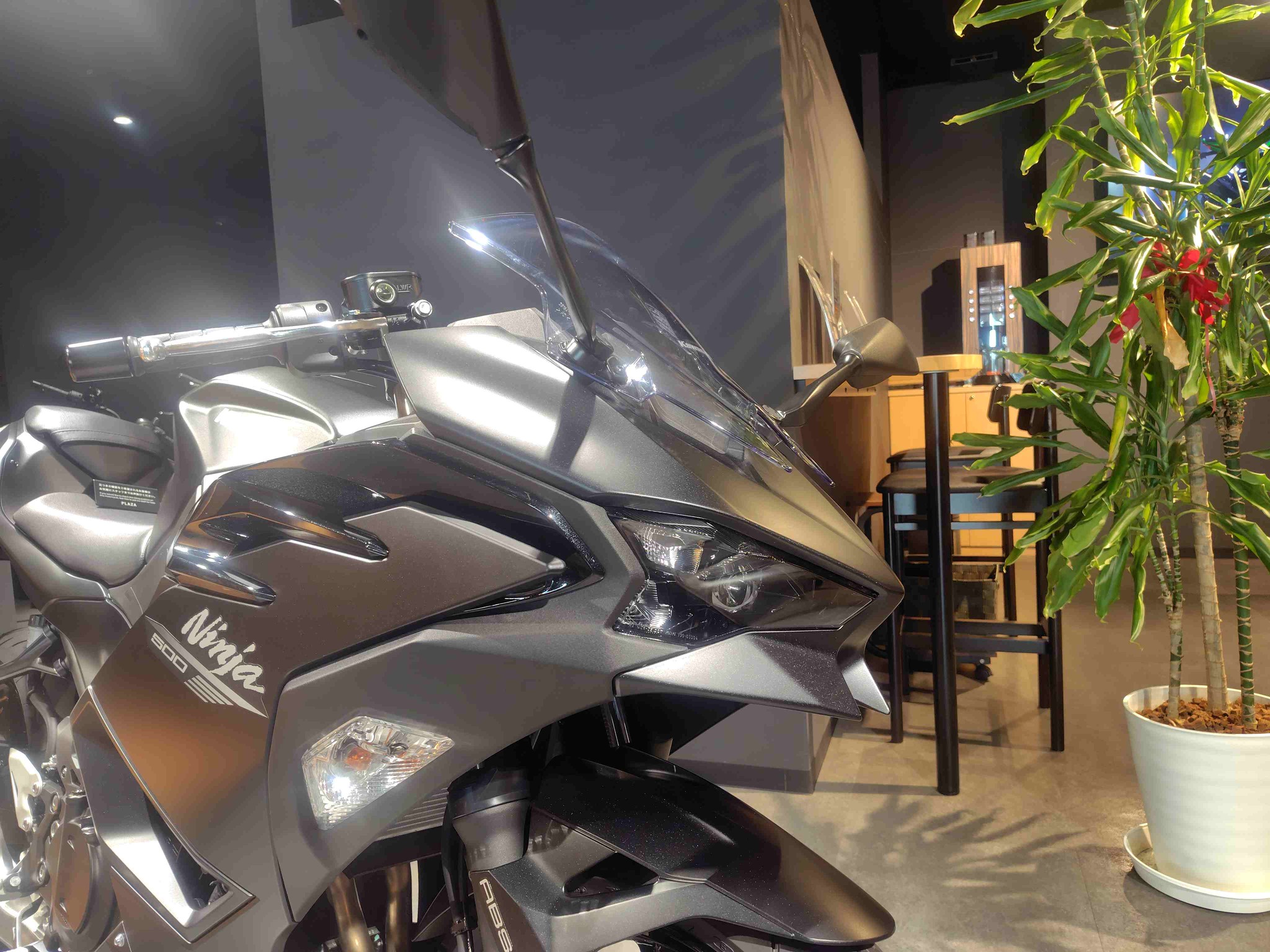 Ninja 500新入荷】 171kgの軽量な車体に、451ccのエンジンを搭載。軽量