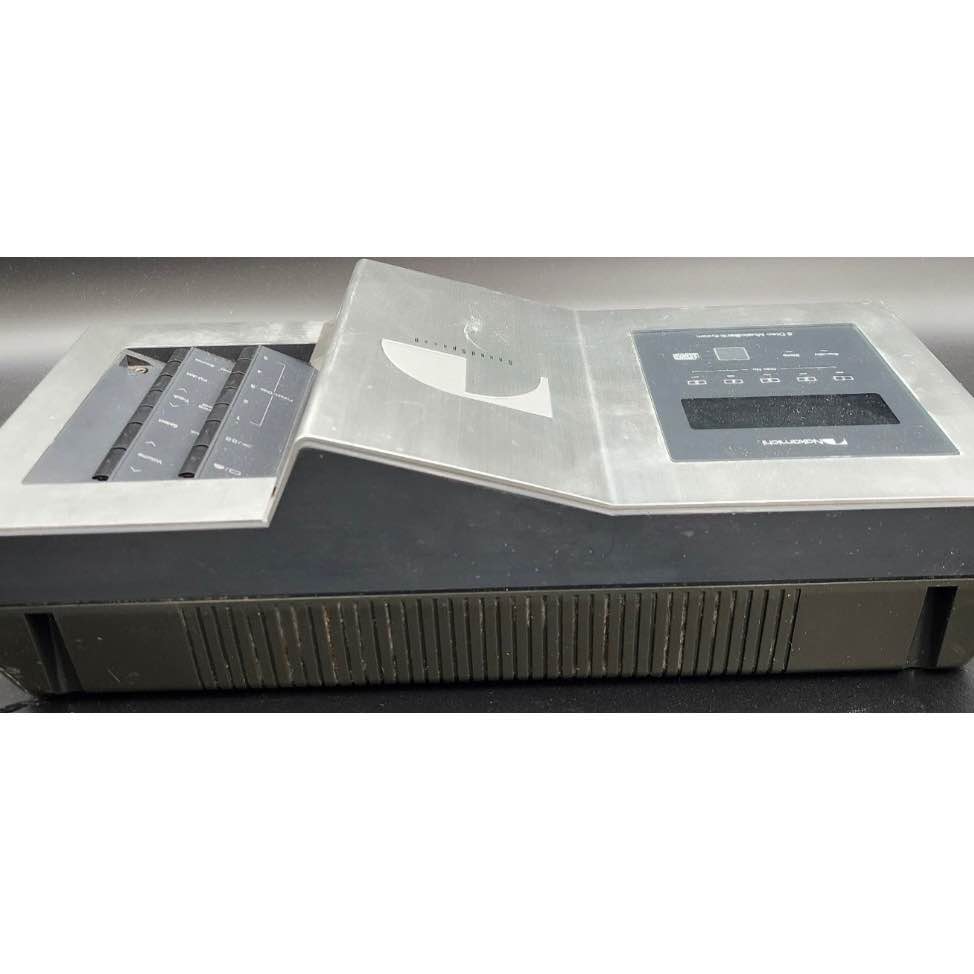 Nakamichi SoundSpace 8 — 5-Disc MusicBank CD Changer Tuner Bank Unit ...