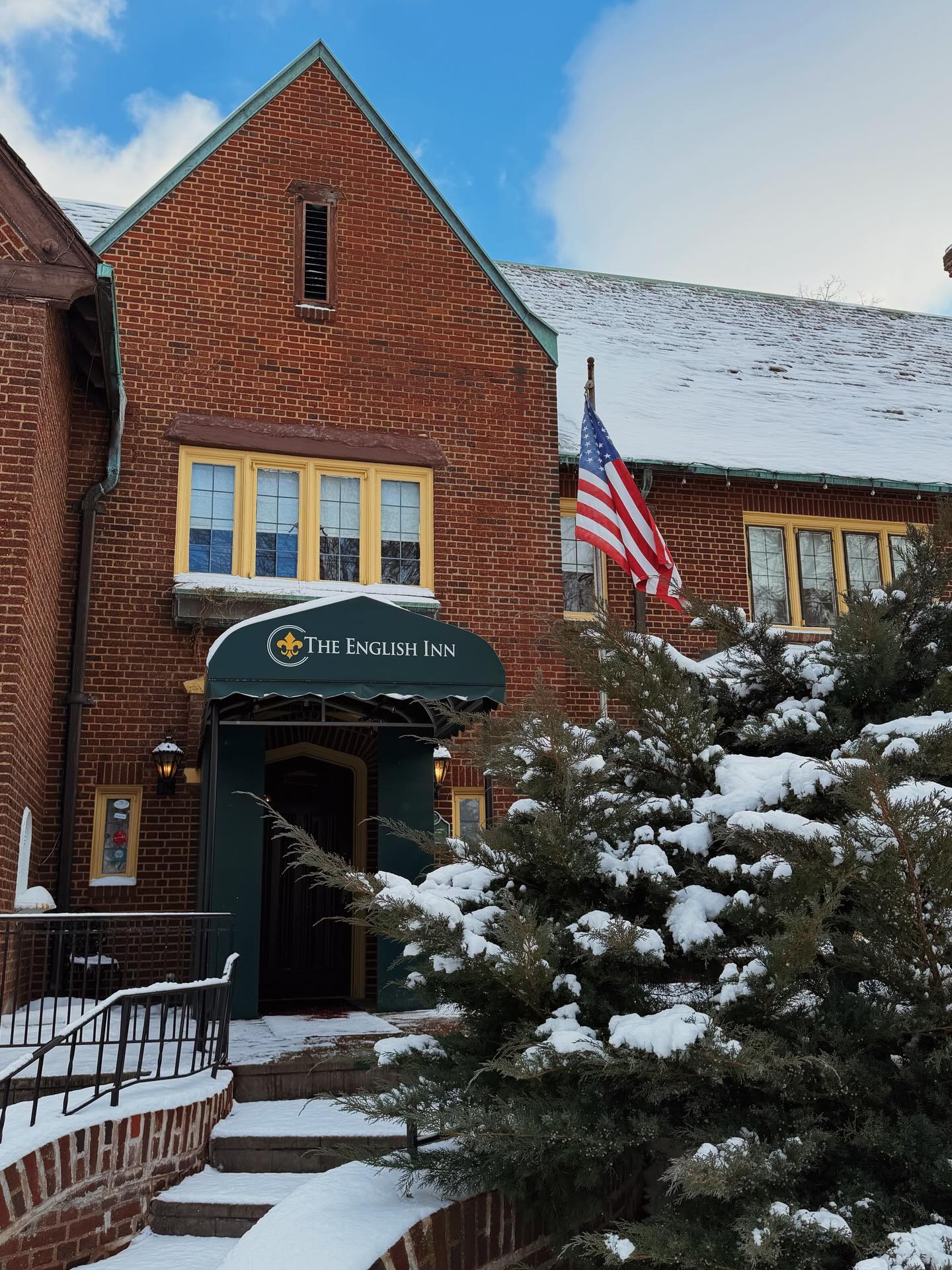 The English Inn, Restaurant and Pub | Eaton Rapids MI