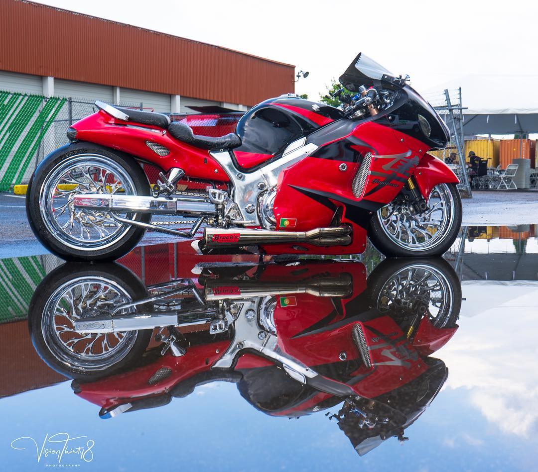 Pretty custom Hayabusa with chrome highlights credit IG: joeitovtec609