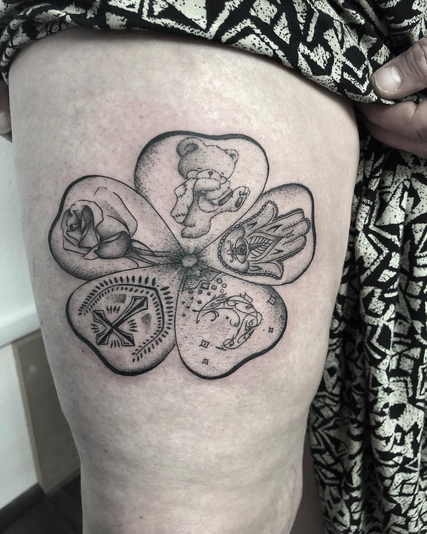 Tatouage Trefle A 5 Feuilles