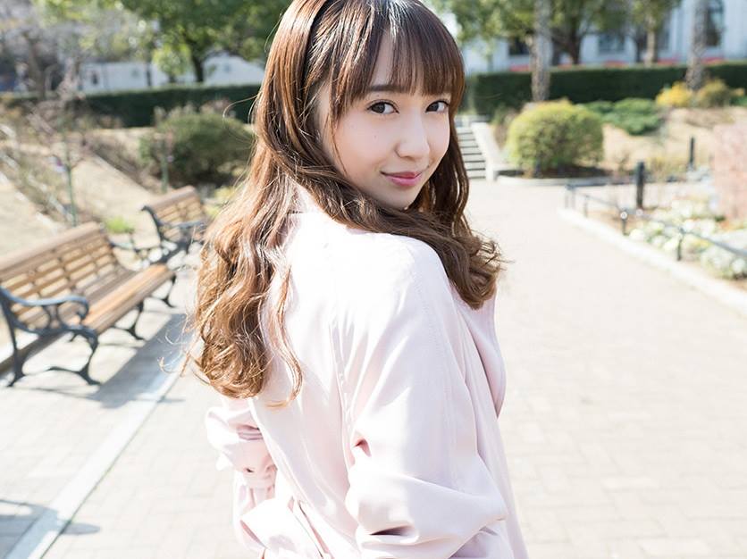 Arisa Komiya 小宮 有紗 ウルトラジャンプ5月特大号 Facebook