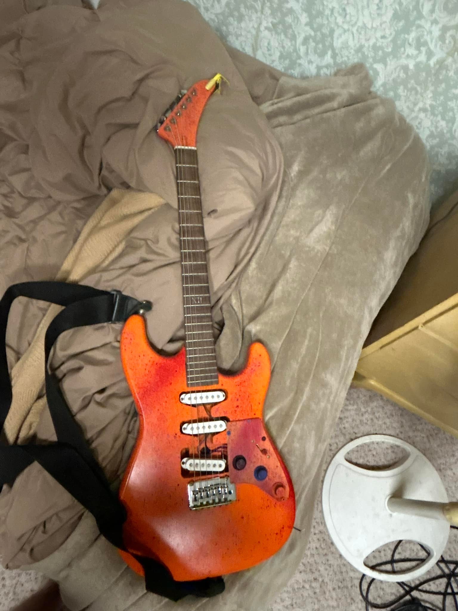 B+COM SB6X　エディ・ヴァン・ヘイレン　Frankieギター　カスタム Eddie Van Halen inspired Frankie build with double humbuckers