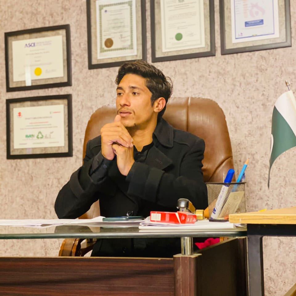 ,. Raja naseer sb Allah ap ko jannat ul fardous man jaga ata farmai ...