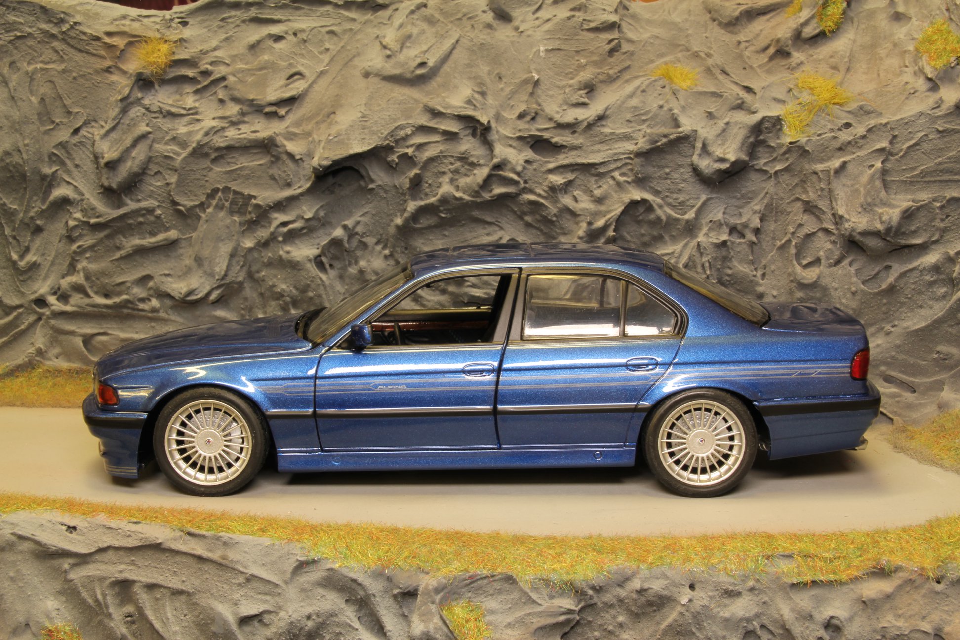 BMW Alpina B12 6.0 (e38) 1:18 scale by OttOmobile