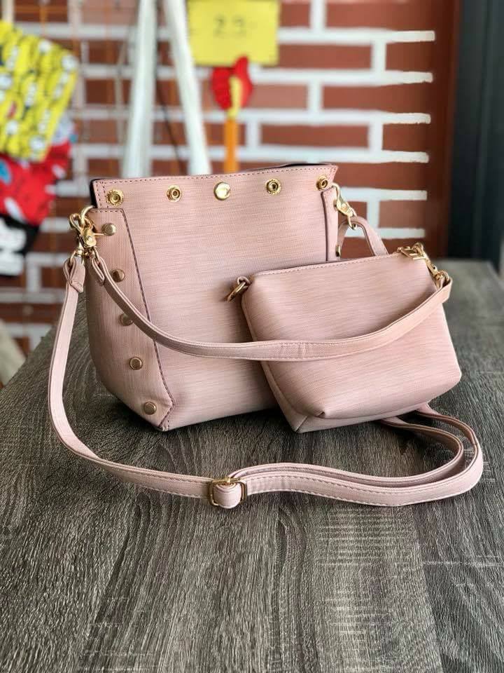 พร้อมส่ง 💼💼 กระเป๋าสะพายข้างหนัง... - ขนมนำเข้าและเบ็ดเตล็ด