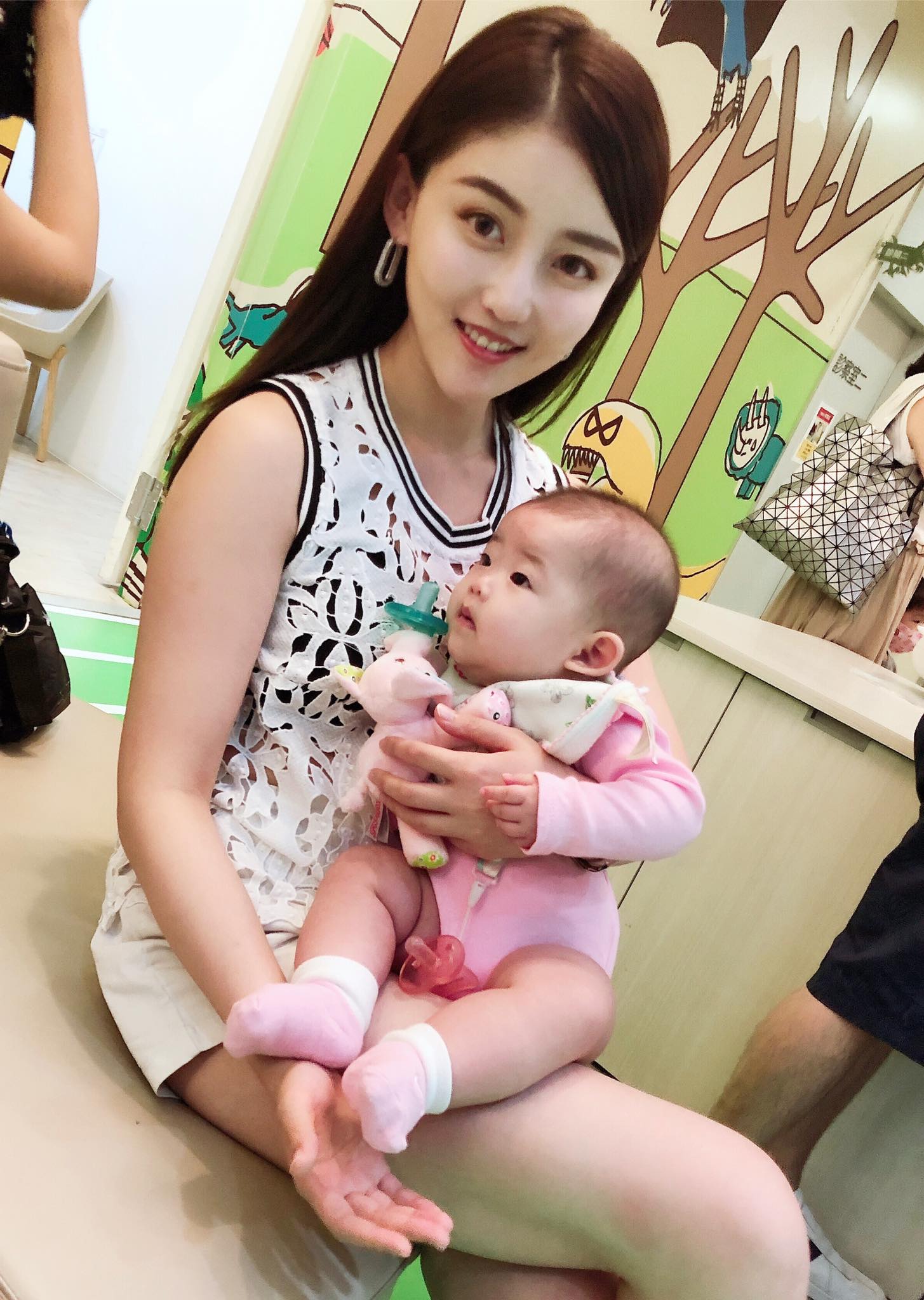 高敏敏營養師 小蜜瓜5個月囉 五個月的寶寶接觸副食品後可能會出現 厭奶 Facebook