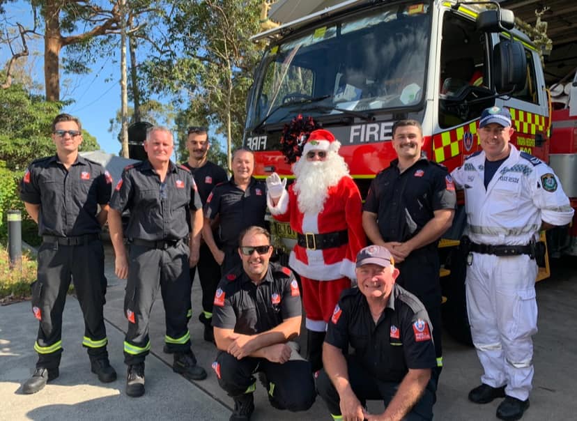 Lake - Santa will be on the Tingira Heights fire truck on Christmas Eve ...