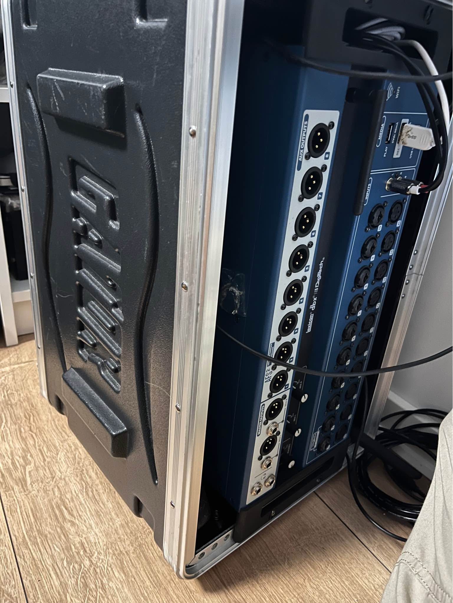 Soundcraft UI24R i Gator rack - Pro Audio Equipment - Svendborg ...