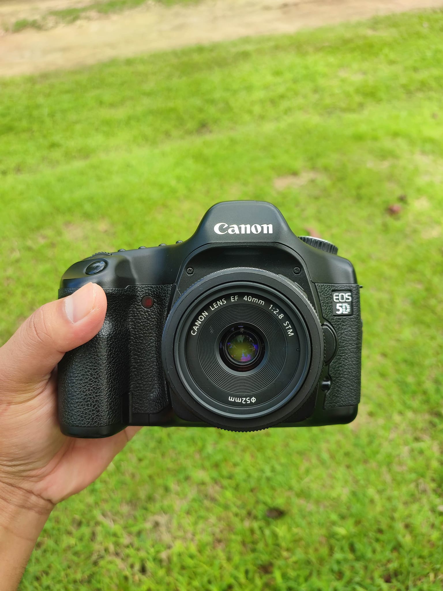 What vintage lenses give a classic character to Canon EOS 5D photos?