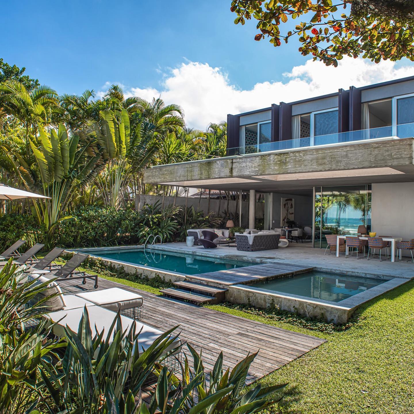 Linda residência na Praia da Baleia... - Home Luxo Imóveis | Facebook