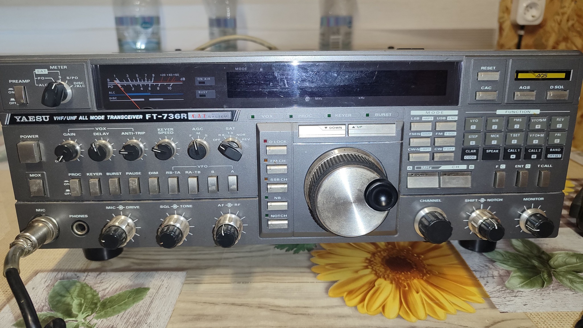Yaesu FT-736R transceiver review with CTCSS board and 23cm module
