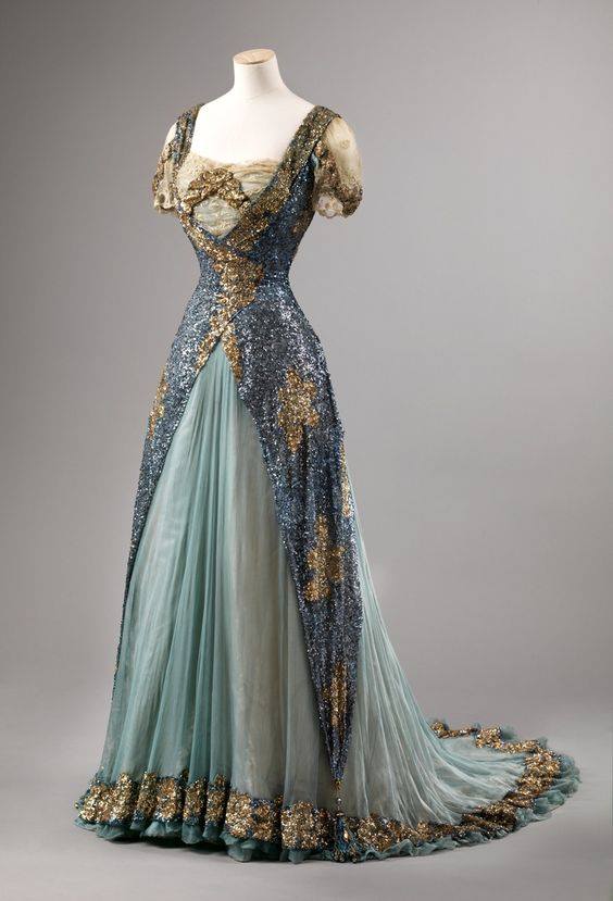 Evening dress early 1910