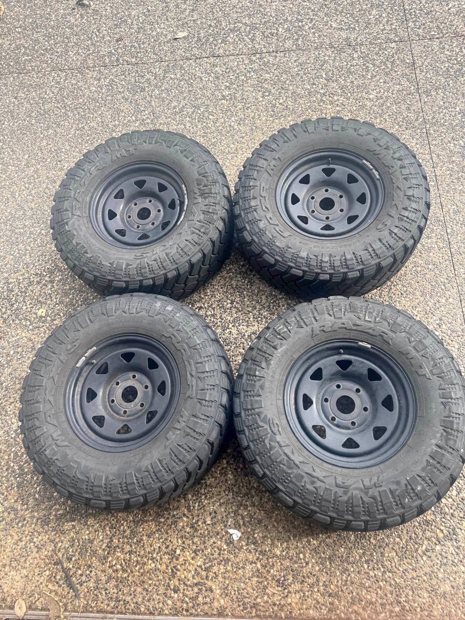 33 inch Maxxis Razer M/T steel rims - Car Wheels, Tires & Parts ...