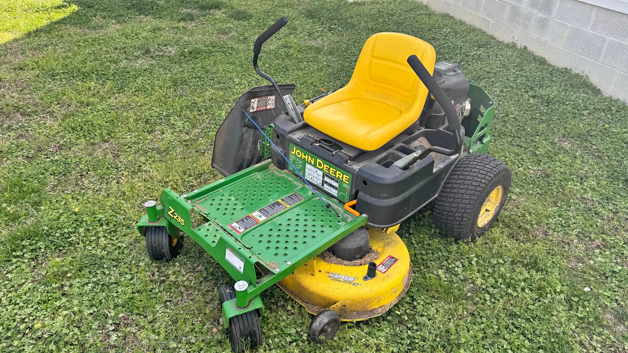 John Deere Z235 Zero Turn Lawn Mower - Lawn Mowers - Smithfield ...