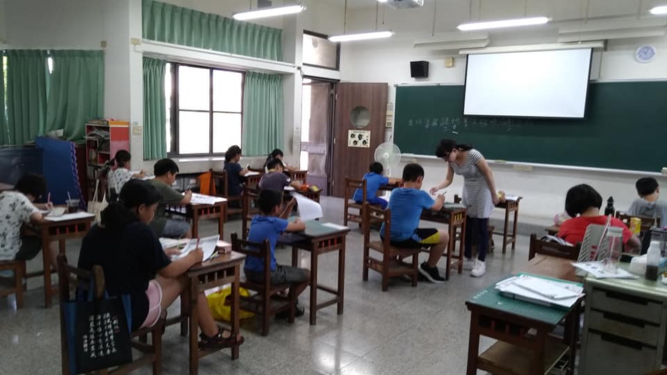 彰化縣芳苑鄉新寶國小 暑期學習扶助 非常感謝妍溱老師和逸姍老師的付出 讓小朋友能在暑假期間有一個學習的地方