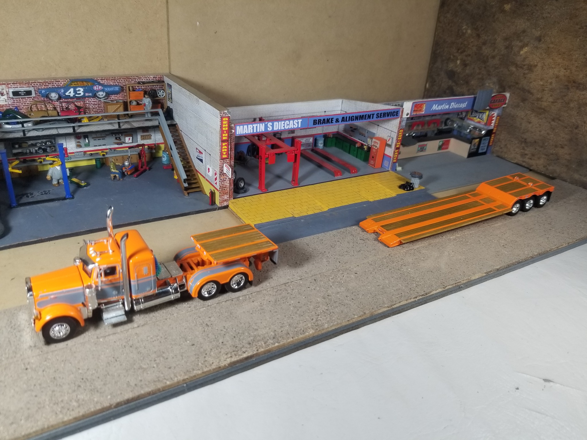 UD Trucks Quon GW 33 410 Tractor Trailer 1:50