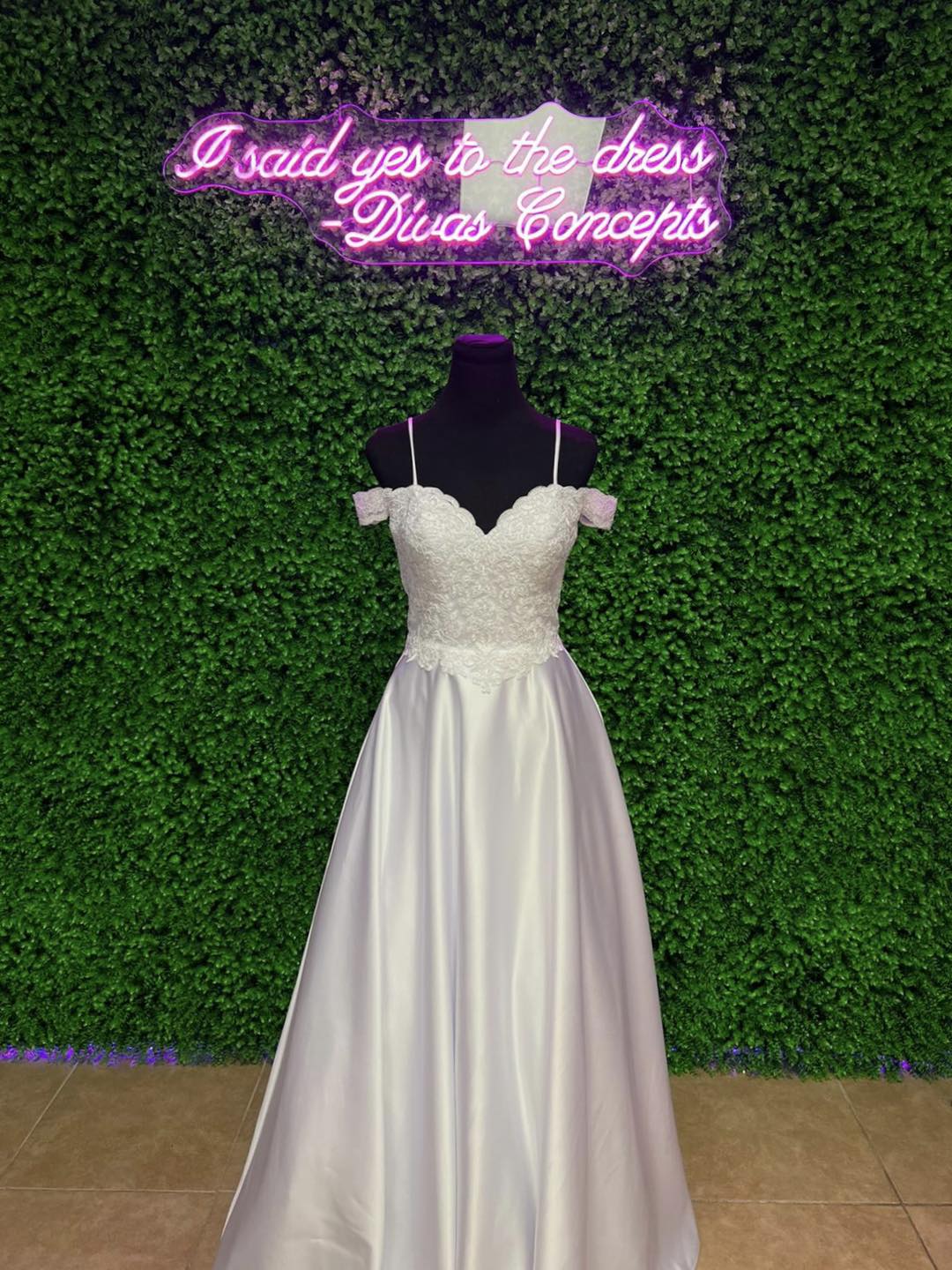 bridesmaid dresses in brownsville tx 🤍COTILLION AVAILABLE STORE🤍 LIKE 👍 OUR FB PAGE TO ACCESS MORE👗 VISIT US 💋 Our Business hours are👇🏼 💁🏻‍♀️Monday-Saturday from 11am-6pm 📍1609 Resaca Village 📞(956)982-7796 Black & White Chevron Lilac evening dress Color:Marina Blue Dress in chic modesty