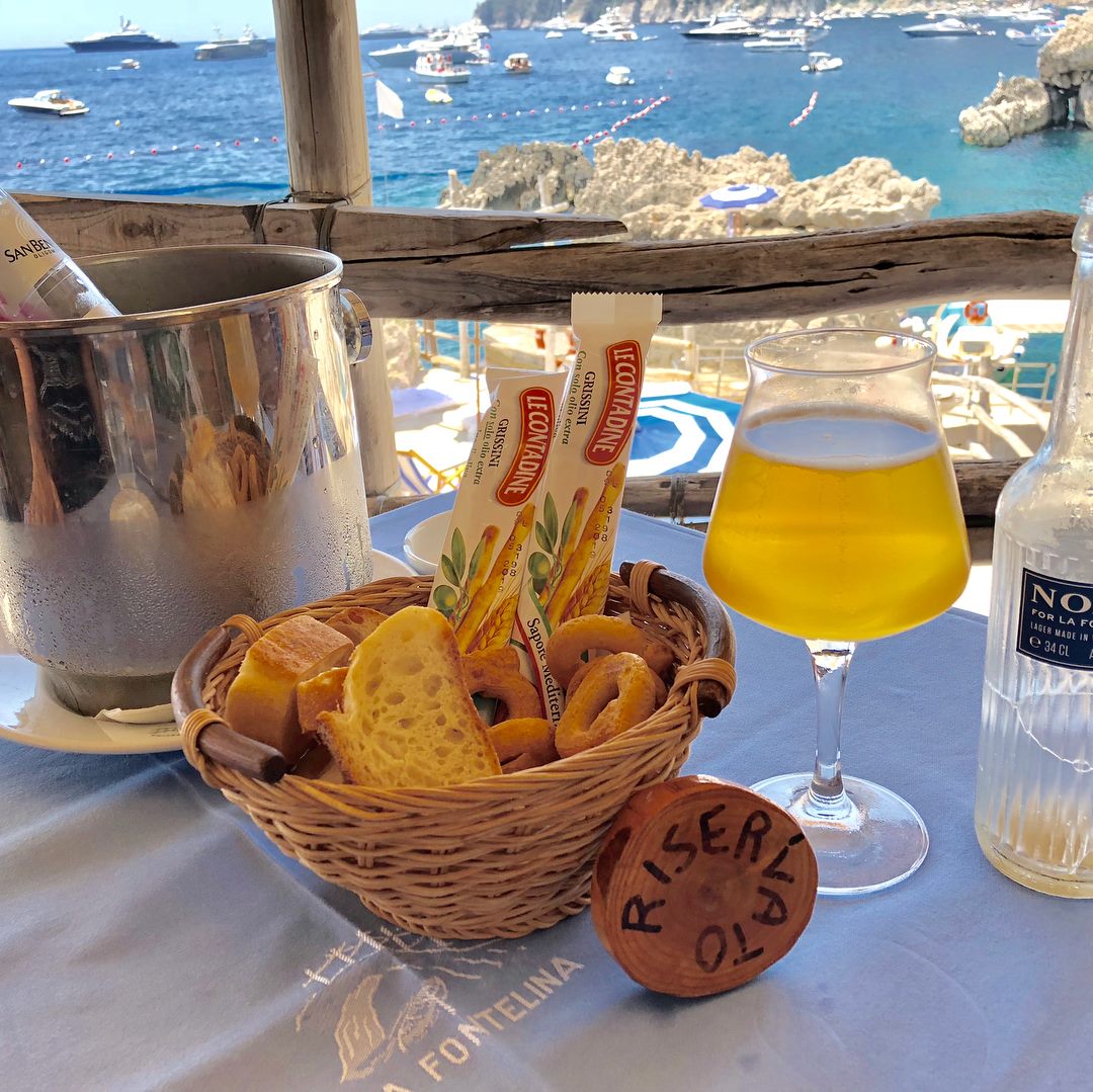 Table settings Capri style...... - Settings By Mona