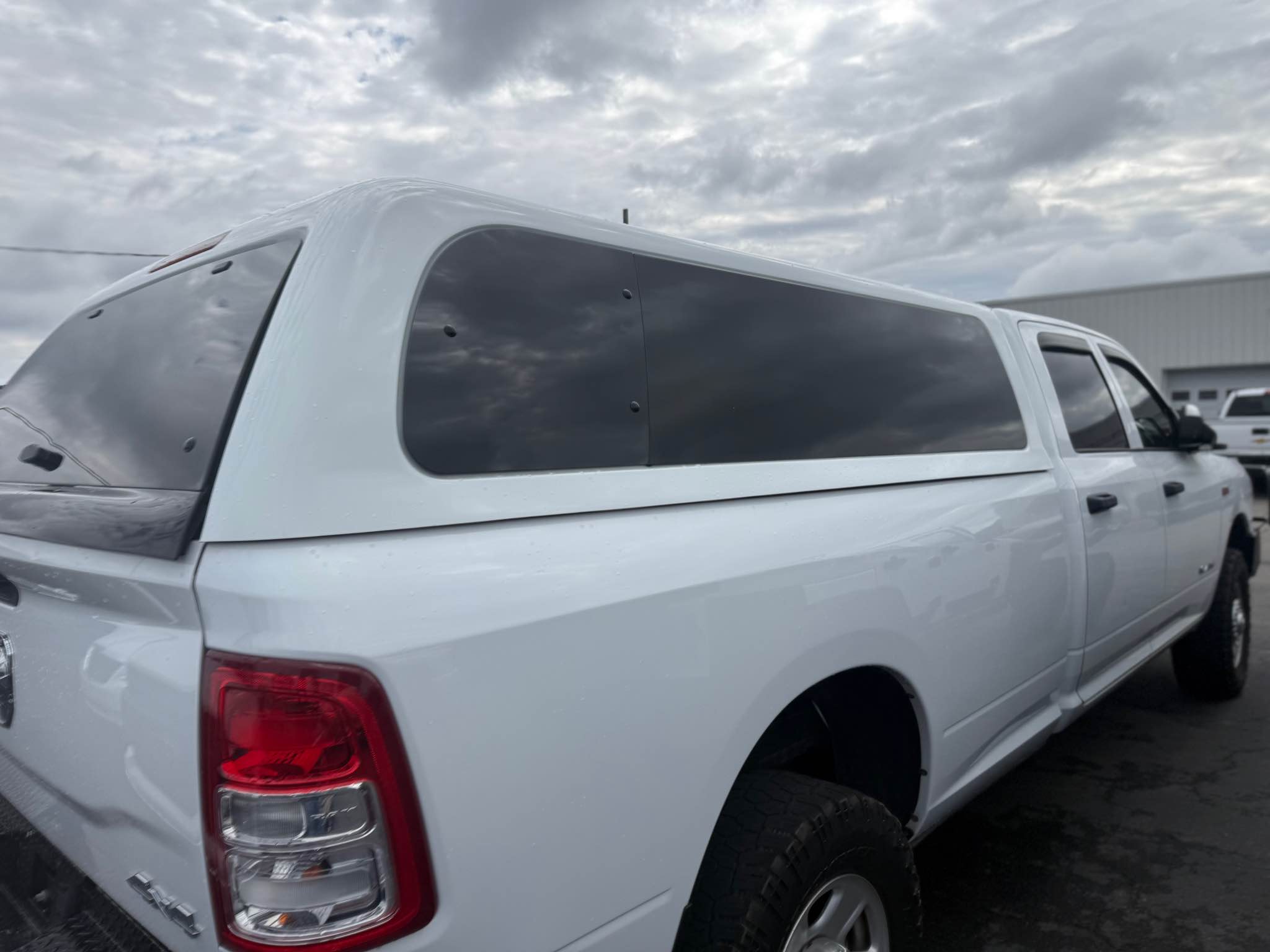SNUG fiberglass camper shell - Car Exterior Parts - Windyville ...