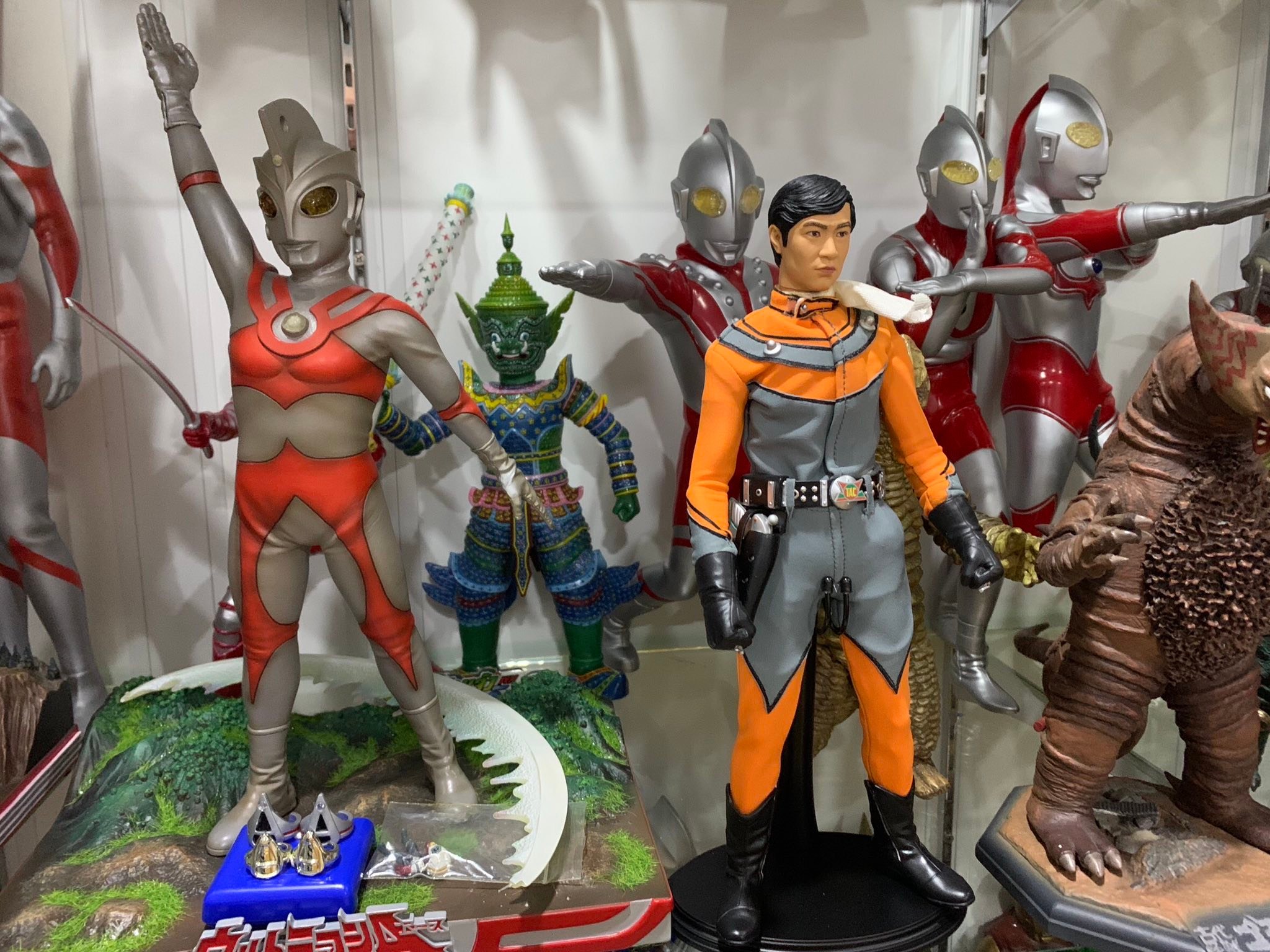 特撮 S.H.Figuarts  ULTRAMAN SUIT ACE ULTRAMAN JACK AND ULTRAMAN ACE. TAL 8 MAA ANDNGINGHAZARD INGI Ages
