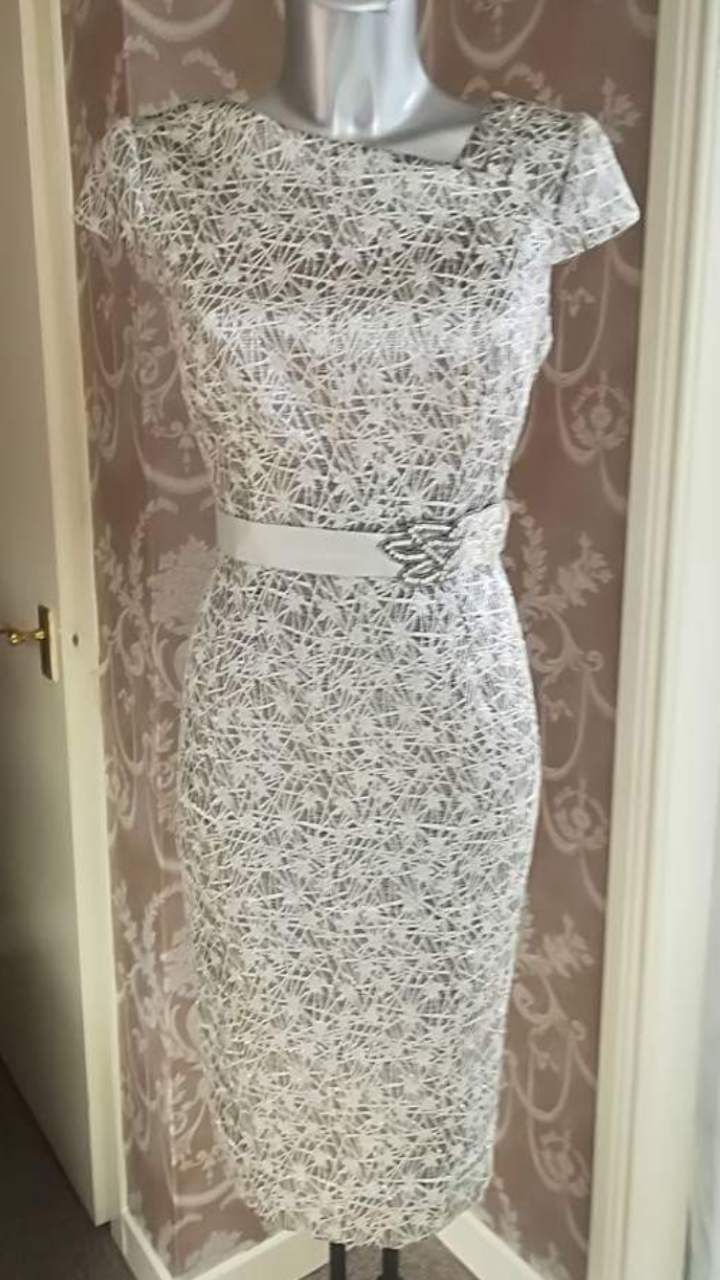 charming lady dress reviews What do you think about this dress, ladies? As for me, 'Yes ' 😊 Love the colour, pattern & waistband detail and matching shawl! & elegant look ! 😘😍 with YGroup_karlie-strapless