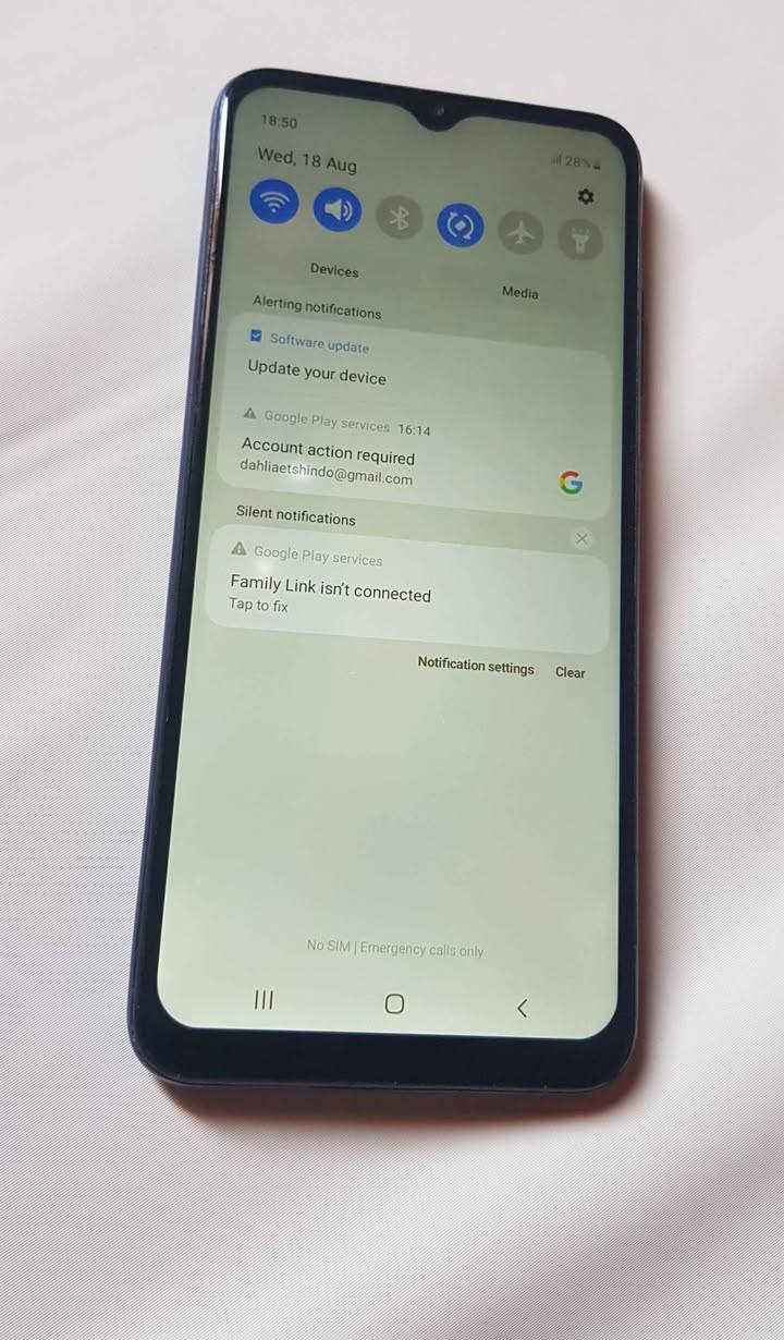 Hello everyone, I'm selling my Samsung galaxy a04e, I'm looking for ...